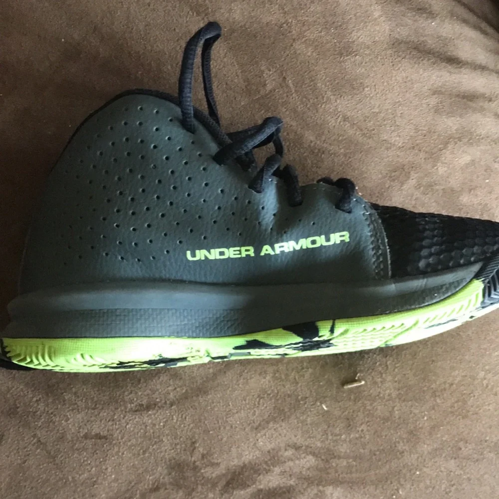 youth basketball shoes - Picture 8 of 10